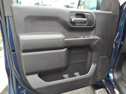 Used 2020 Chevrolet Silverado 1500 Custom w/ Custom Value Package image 9