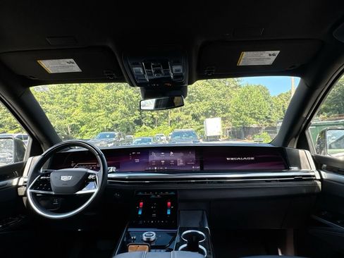 Used 2025 Cadillac Escalade ESV Luxury RWD image 31