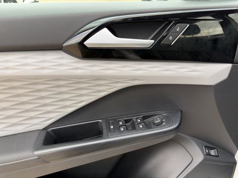 Used 2024 Volkswagen Taos S image 15