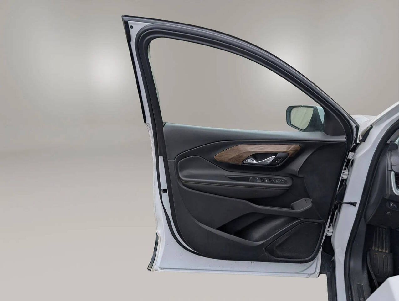 Used 2020 GMC Terrain SLE w/ LPO, Floor Liner Package FWD image 21