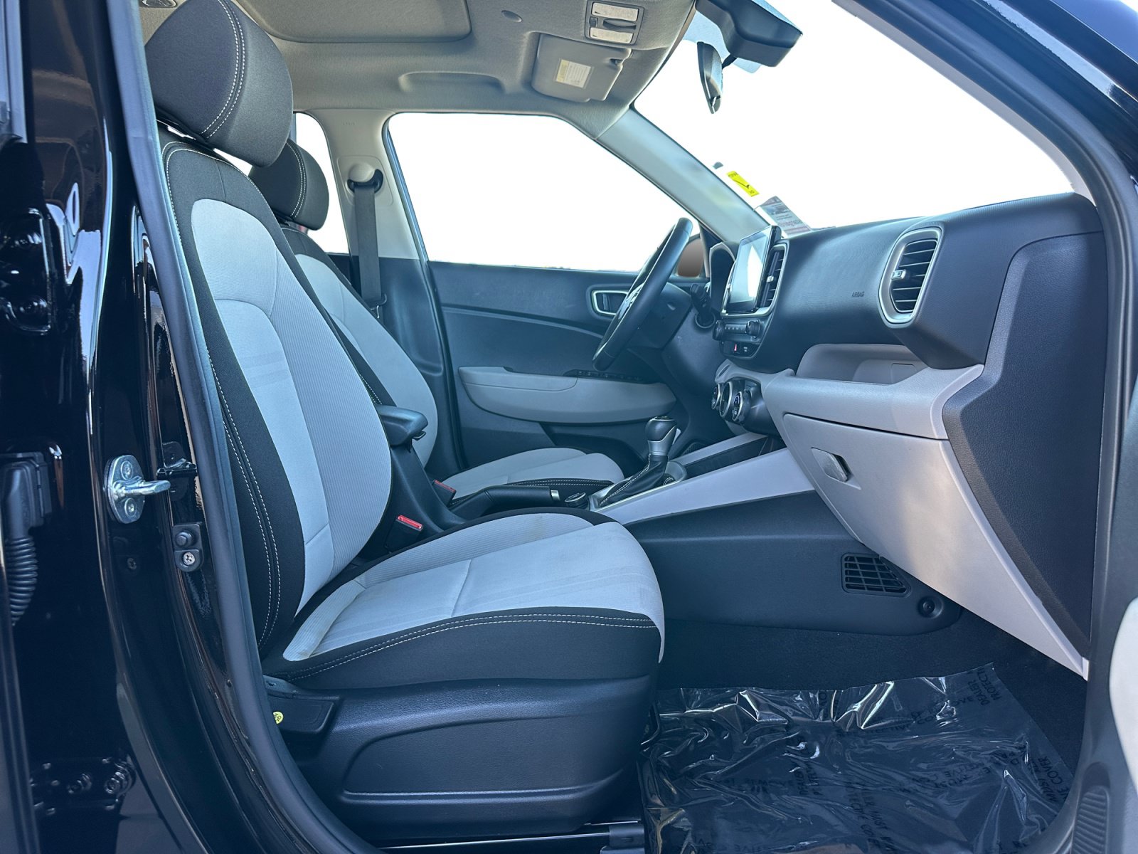 Used 2024 Hyundai Venue SEL FWD image 15