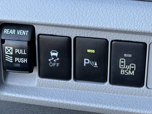 Used 2015 Toyota Sienna XLE Premium FWD image 14