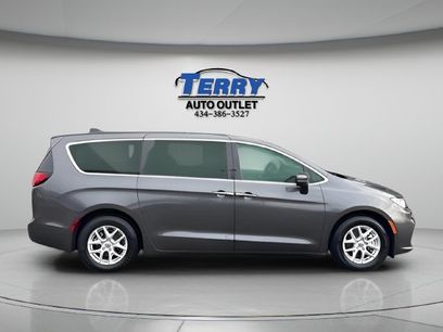 Used 2023 Chrysler Pacifica Touring-L