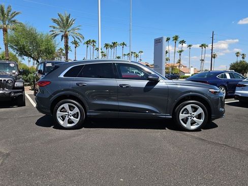 Used 2025 Audi Q5 Premium Plus w/ Premium Plus AWD/4WD image 4