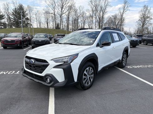 Certified 2025 Subaru Outback Premium AWD/4WD image 3