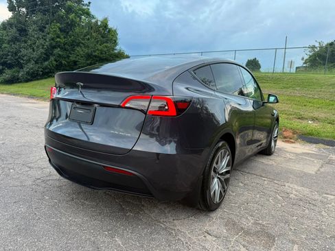 Used 2024 Tesla Model Y Long Range AWD/4WD image 4