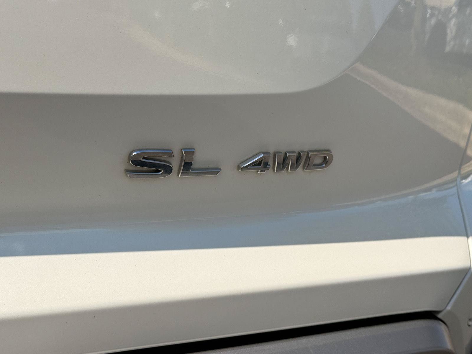 Used 2023 Nissan Pathfinder SL AWD/4WD image 18