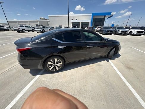 Used 2022 Nissan Altima 2.5 SV w/ SV Premium Package FWD image 19