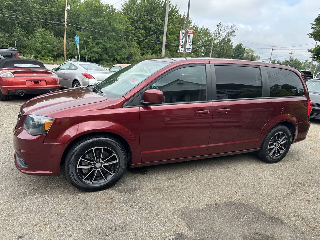Used 2018 Dodge Grand Caravan SE FWD image 3