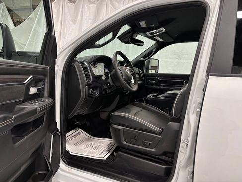Used 2026 RAM 2500 Laramie AWD/4WD image 10