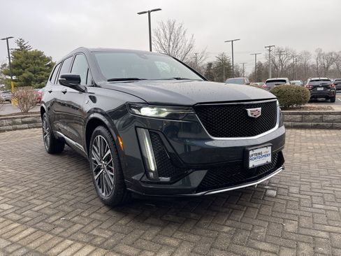Used 2023 Cadillac XT6 Sport w/ Technology Package image 7