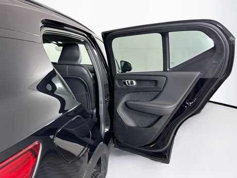Used 2024 Volvo XC40 B5 Plus w/ Protection Package Premier AWD/4WD image 33
