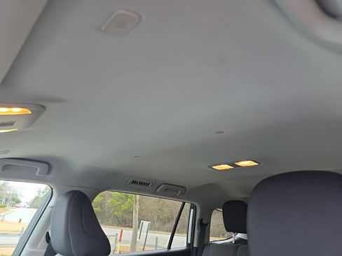 Used 2024 Toyota Highlander LE image 25