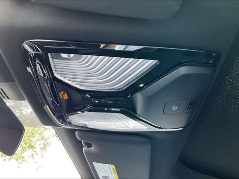 Used 2023 BMW 230i 230i w/ Convenience Package image 31