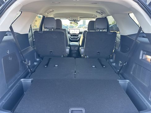 New 2025 Ford Explorer Active w/ Active Comfort Package image 28