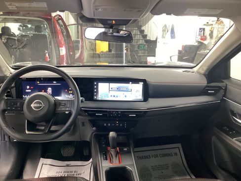 Used 2025 Nissan Kicks SR AWD/4WD image 16
