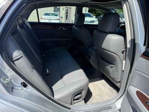 Used 2010 Toyota Avalon XLS FWD image 15