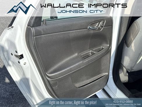 Used 2014 Chevrolet Impala LT w/ LT Sunroof Package image 36