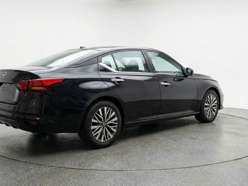 Used 2025 Nissan Altima 2.5 SV FWD image 9