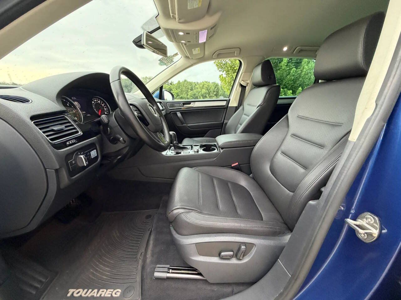 Used 2016 Volkswagen Touareg Sport AWD/4WD image 11