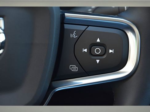 Used 2025 Volvo XC40 B5 Plus w/ Protection Package Premier image 27