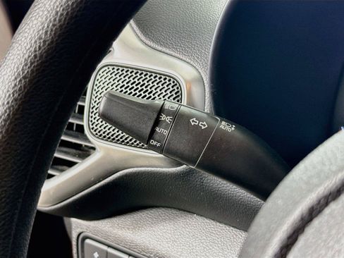 Used 2025 Kia Soul LX w/ LX Technology Package FWD image 9