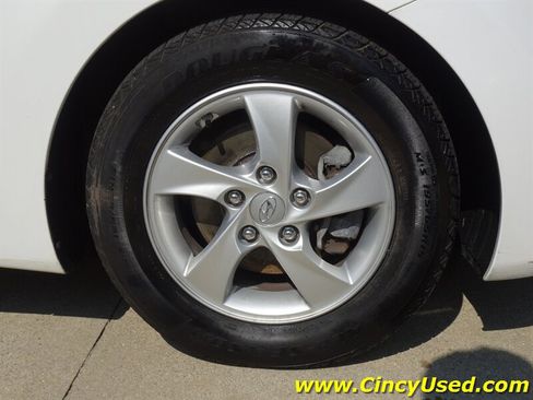 Used 2014 Hyundai Elantra SE FWD image 28