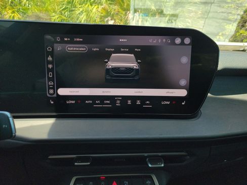 New 2026 Audi Q3 quattro 2.0T AWD/4WD image 24