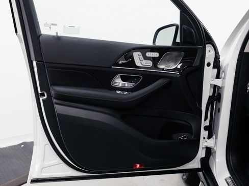 Used 2026 Mercedes-Benz GLS 450 4MATIC image 5