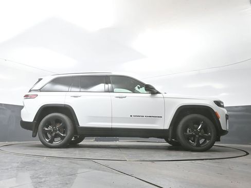 New 2026 Jeep Grand Cherokee Limited w/ Limited Altitude Package AWD/4WD image 37