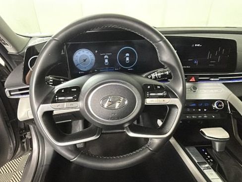 Used 2023 Hyundai Elantra Limited FWD image 14