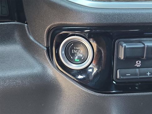 Certified 2022 Chevrolet Silverado 1500 LT Trail Boss w/ LT Trail Boss Premium Package AWD/4WD image 9
