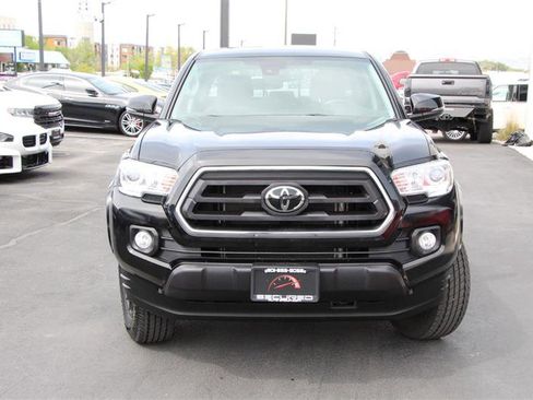 Used 2022 Toyota Tacoma SR5 w/ Technology Package image 2