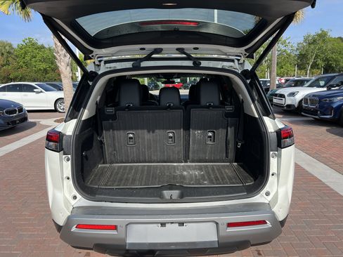 Used 2023 Nissan Pathfinder Platinum FWD image 33
