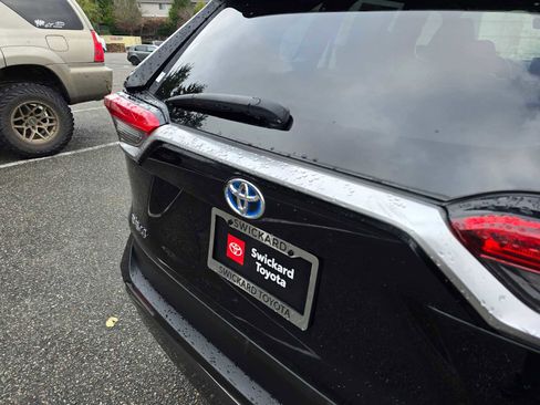 Used 2020 Toyota RAV4 Limited image 16