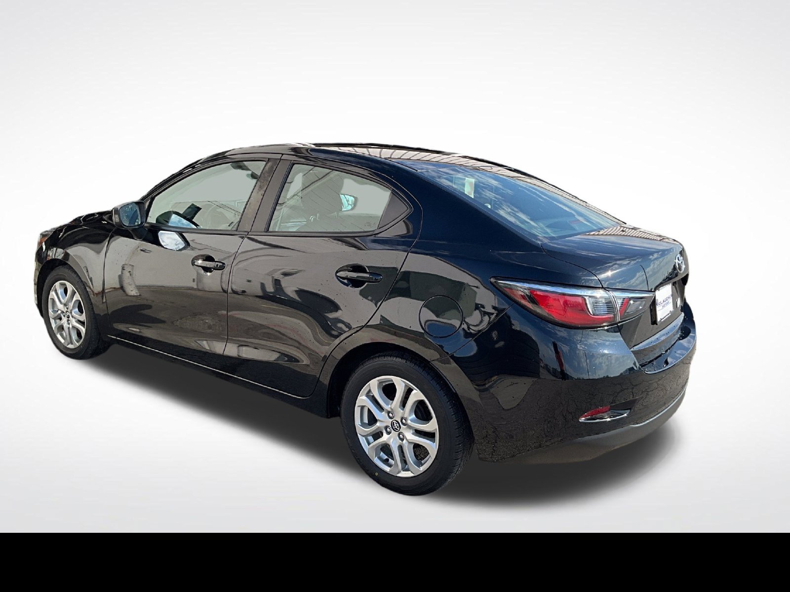 Used 2017 Toyota Yaris iA FWD image 3