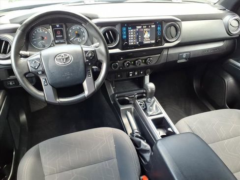 Used 2018 Toyota Tacoma TRD Sport AWD/4WD image 24