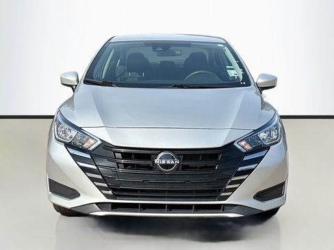 Used 2023 Nissan Versa SV image 2