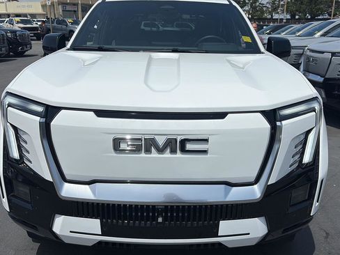 Used 2025 GMC Sierra EV Denali AWD/4WD image 14