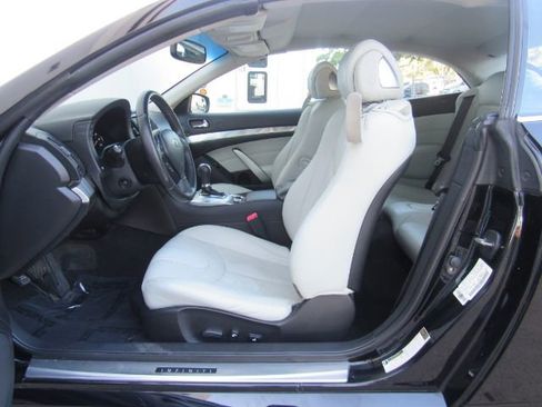 Used 2010 INFINITI G37 Convertible w/ Premium Pkg image 12
