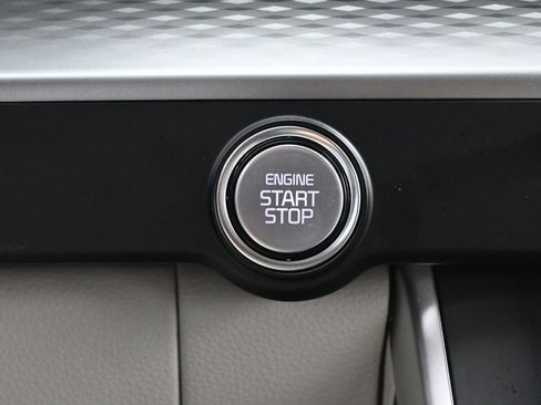 Used 2024 Kia Carnival LX FWD image 21