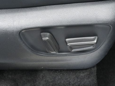 Used 2025 Toyota Highlander Platinum AWD/4WD image 41