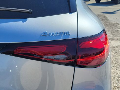 Used 2023 Mercedes-Benz GLC 300 4MATIC image 11