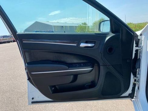 Used 2016 Chrysler 300 Limited image 15