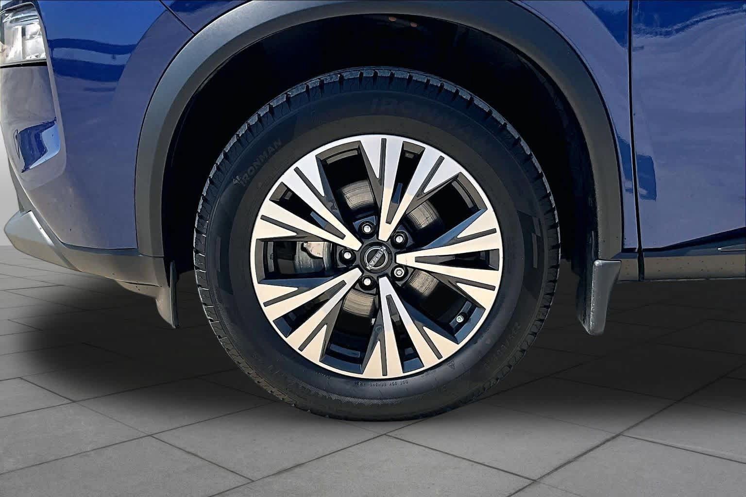 Used 2023 Nissan Rogue SV FWD image 19