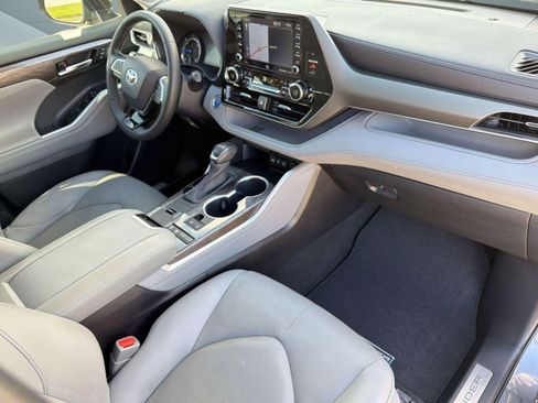 Used 2020 Toyota Highlander Limited image 27