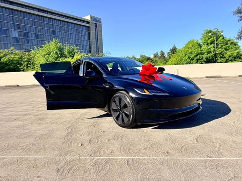 Used 2024 Tesla Model 3 Long Range AWD/4WD image 36