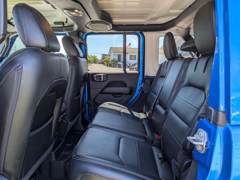 Used 2022 Jeep Wrangler Unlimited Sahara AWD/4WD image 18
