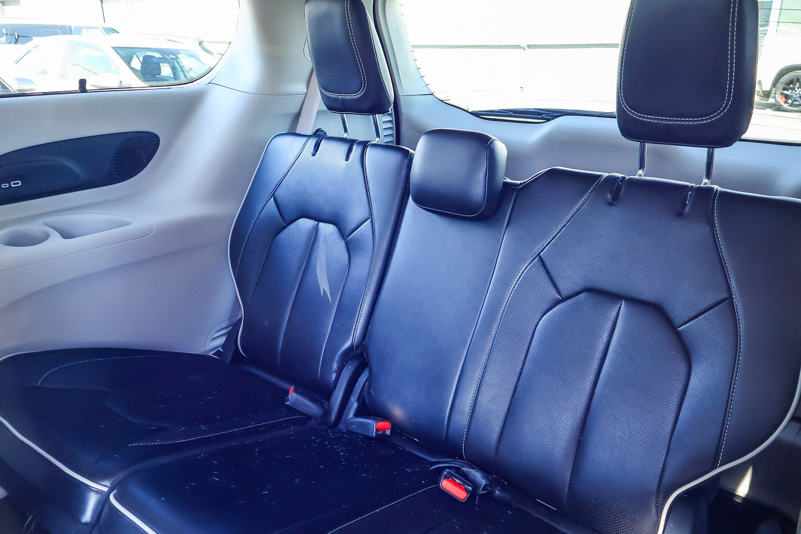 Used 2023 Chrysler Pacifica Limited FWD image 17