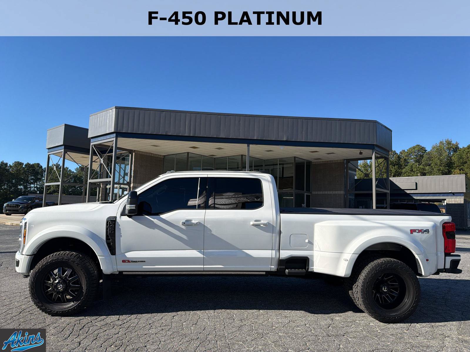 Used 2025 Ford F450 Platinum w/ FX4 Off-Road Package AWD/4WD image 2